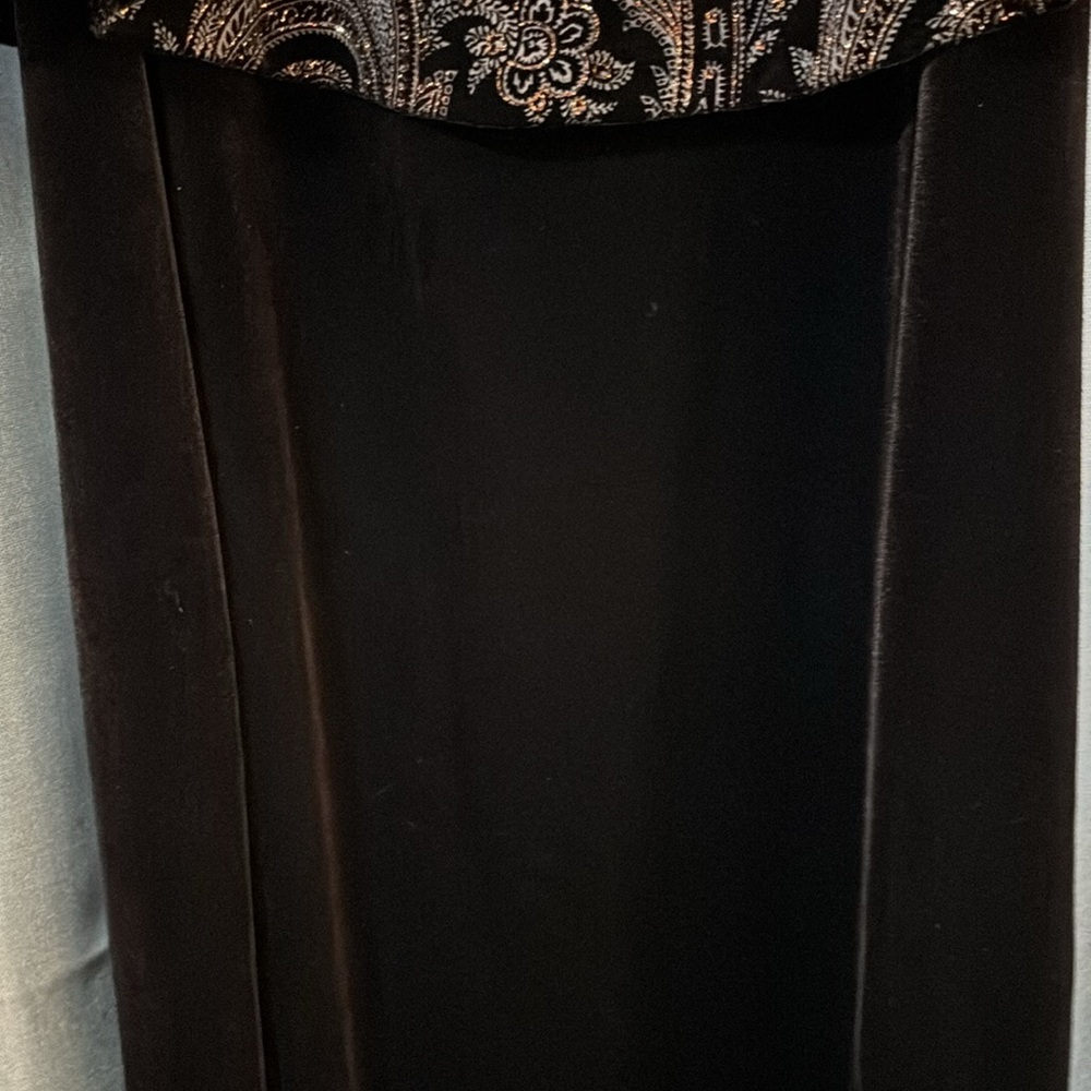 Gorgeous sequined, brown velvet gown. Size 22W - Picture 5 of 13